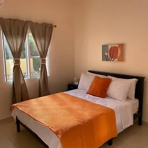 Lovely 2 Bedroom In Quiet Neighborhood! Apartment Philipsburg (Sint Maarten)